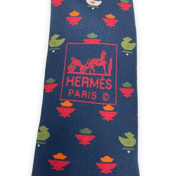 00s HERMES Vintage Black Red Patterned Silk Tie - Picture 3 of 7